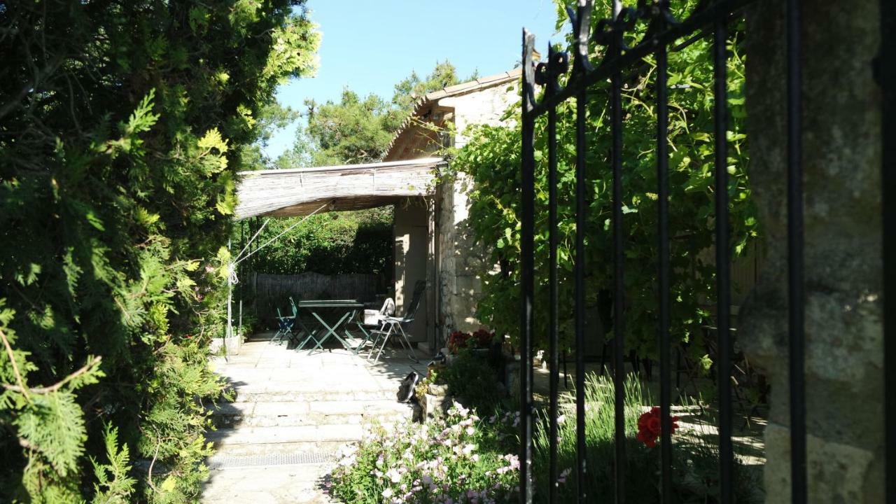 Mas Grimaud - chambres d'hôtes familiales Eygalières Exterior foto