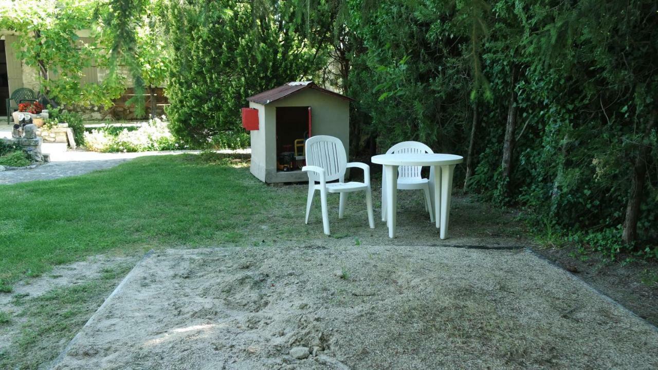 Mas Grimaud - chambres d'hôtes familiales Eygalières Exterior foto