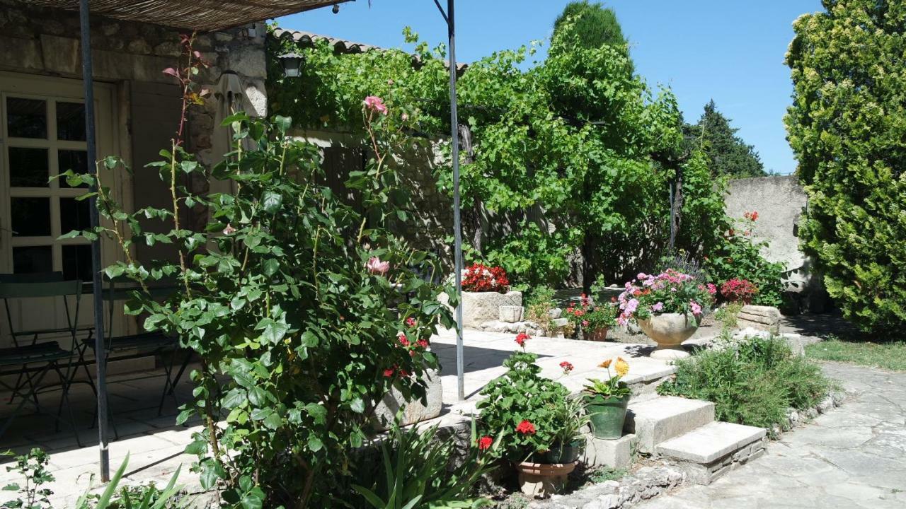 Mas Grimaud - chambres d'hôtes familiales Eygalières Exterior foto